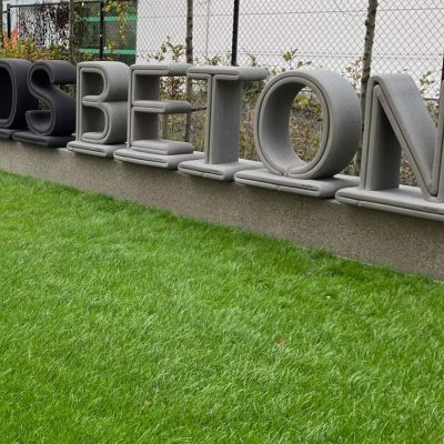 3D-printed concrete letters for GDS Beton (Belgium)